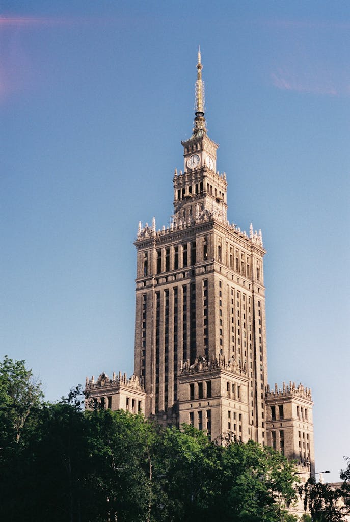 The tower of warsaw is shown in this photo
